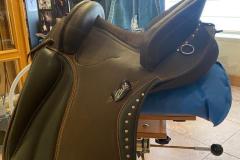 Zaldi-Campera-Ronda-marron-y-negro-a-medida-EQUIscan-de-www.bienestarcaballo